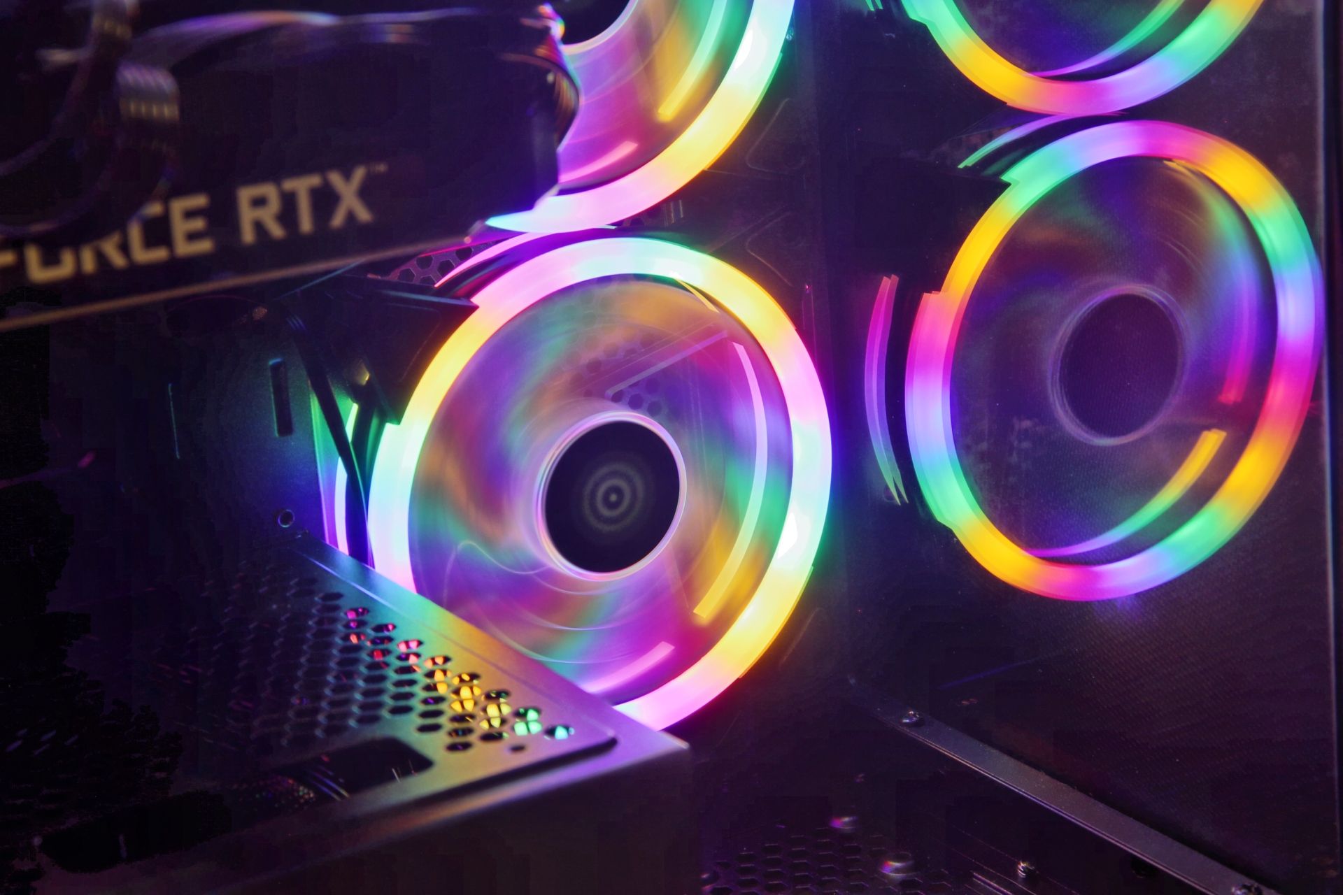 gfx-05-fan-rgb.jpg