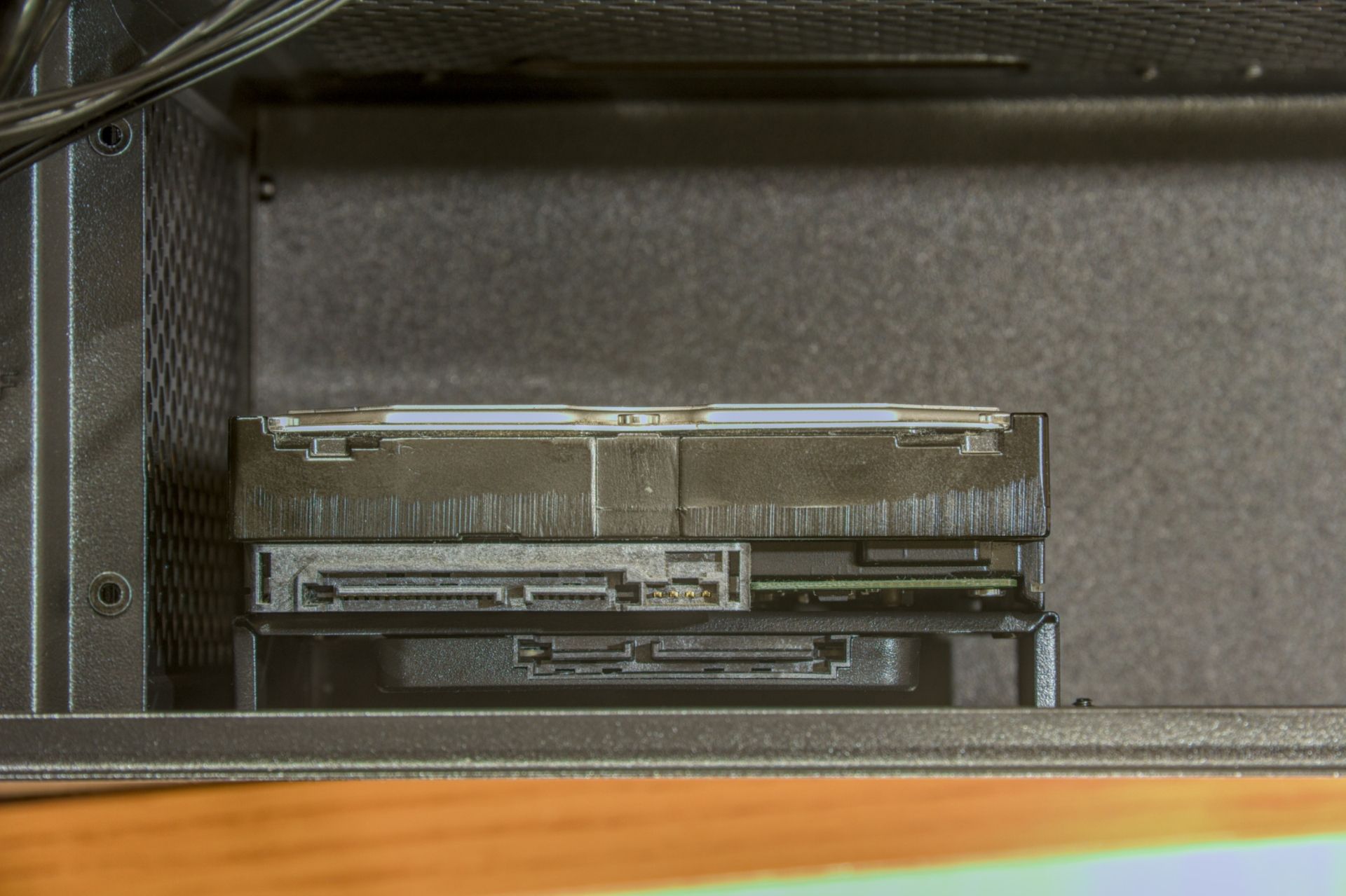gfx-05-hdd-cage-02.jpg