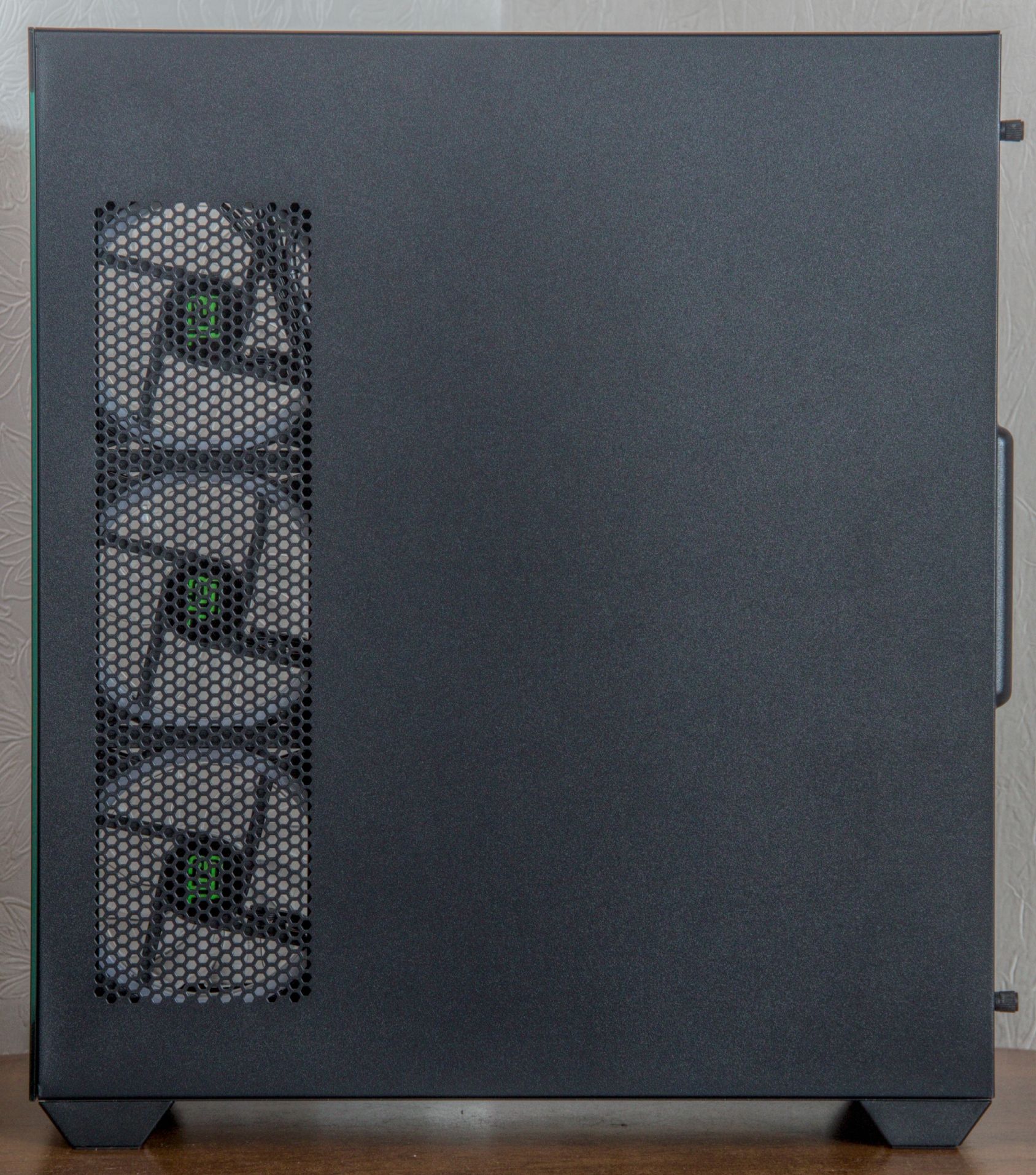 gfx-05-right-closed.jpg