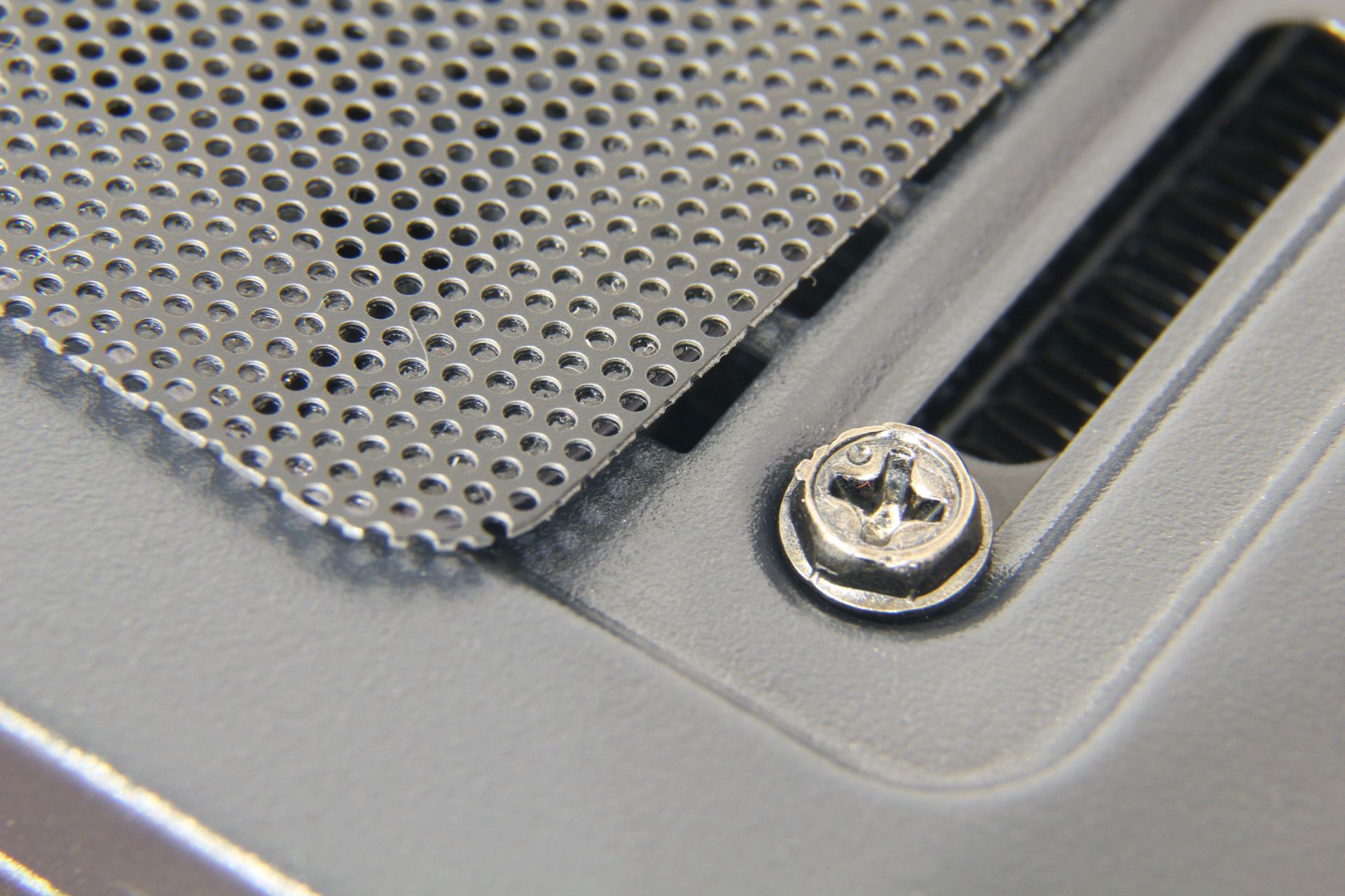 gfx-05-top-large-screw-01.jpg