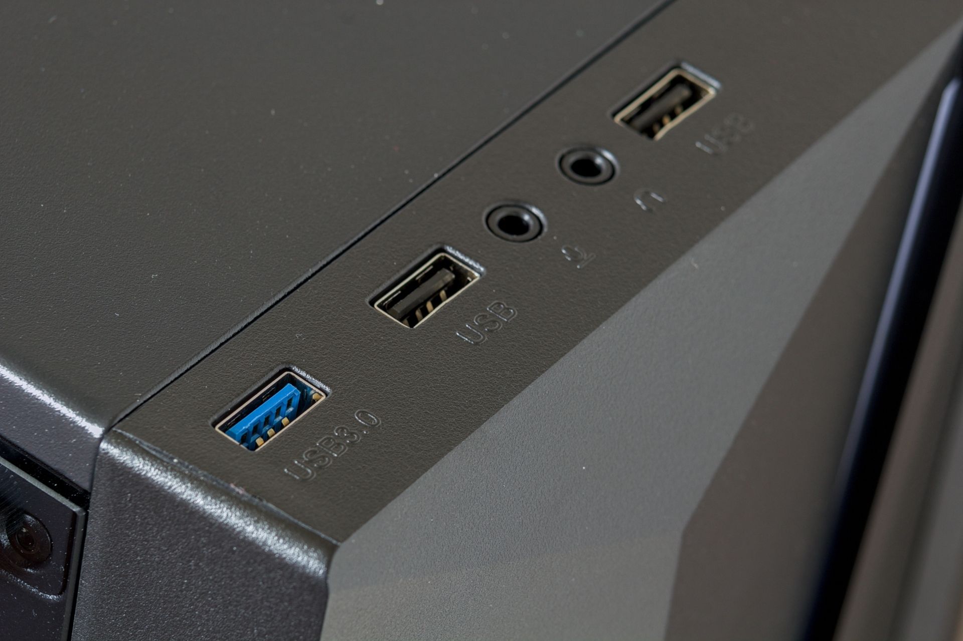 mastero-case-top-ports.jpg
