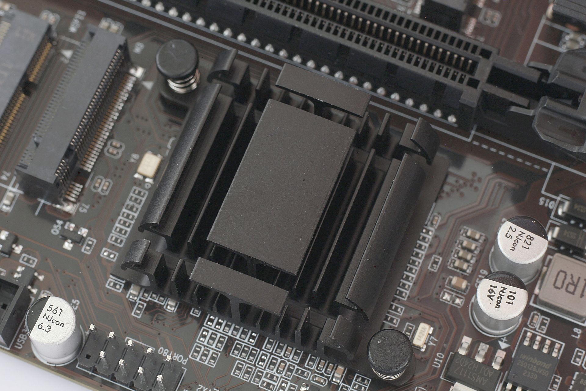 mb02-chipset.jpg