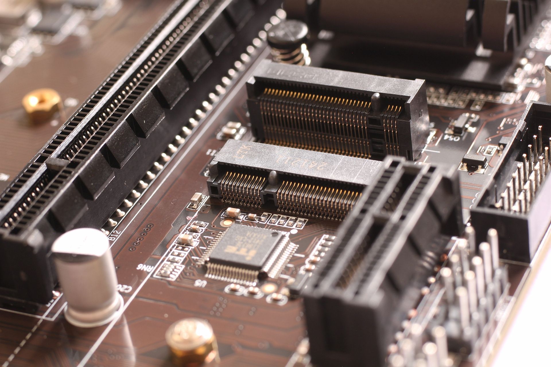 mb02-m2-sata-02.jpg