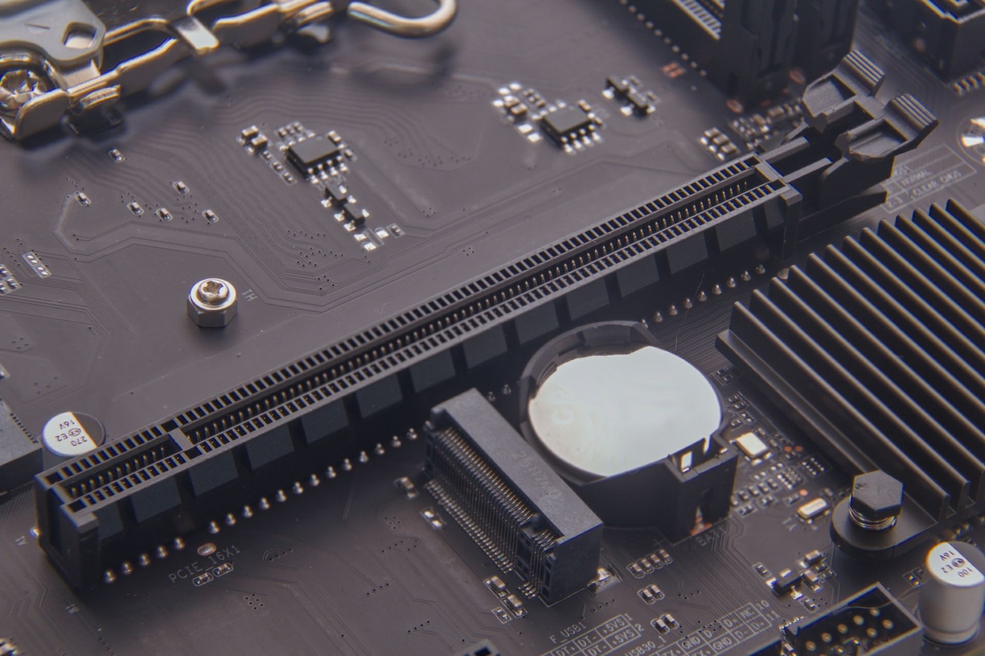 mb04-pcie-x16.jpg