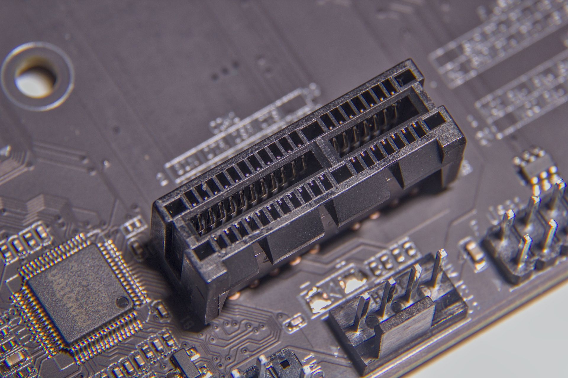 mb04-pcie-x1.jpg
