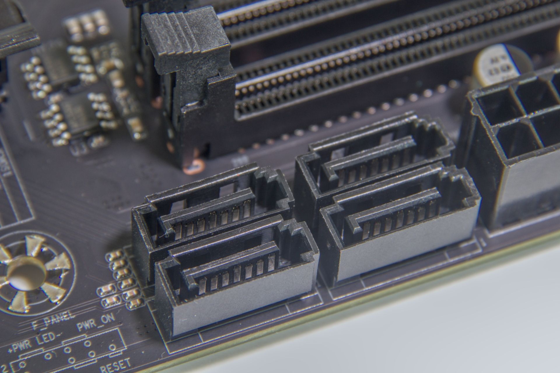 mb04-sata.jpg