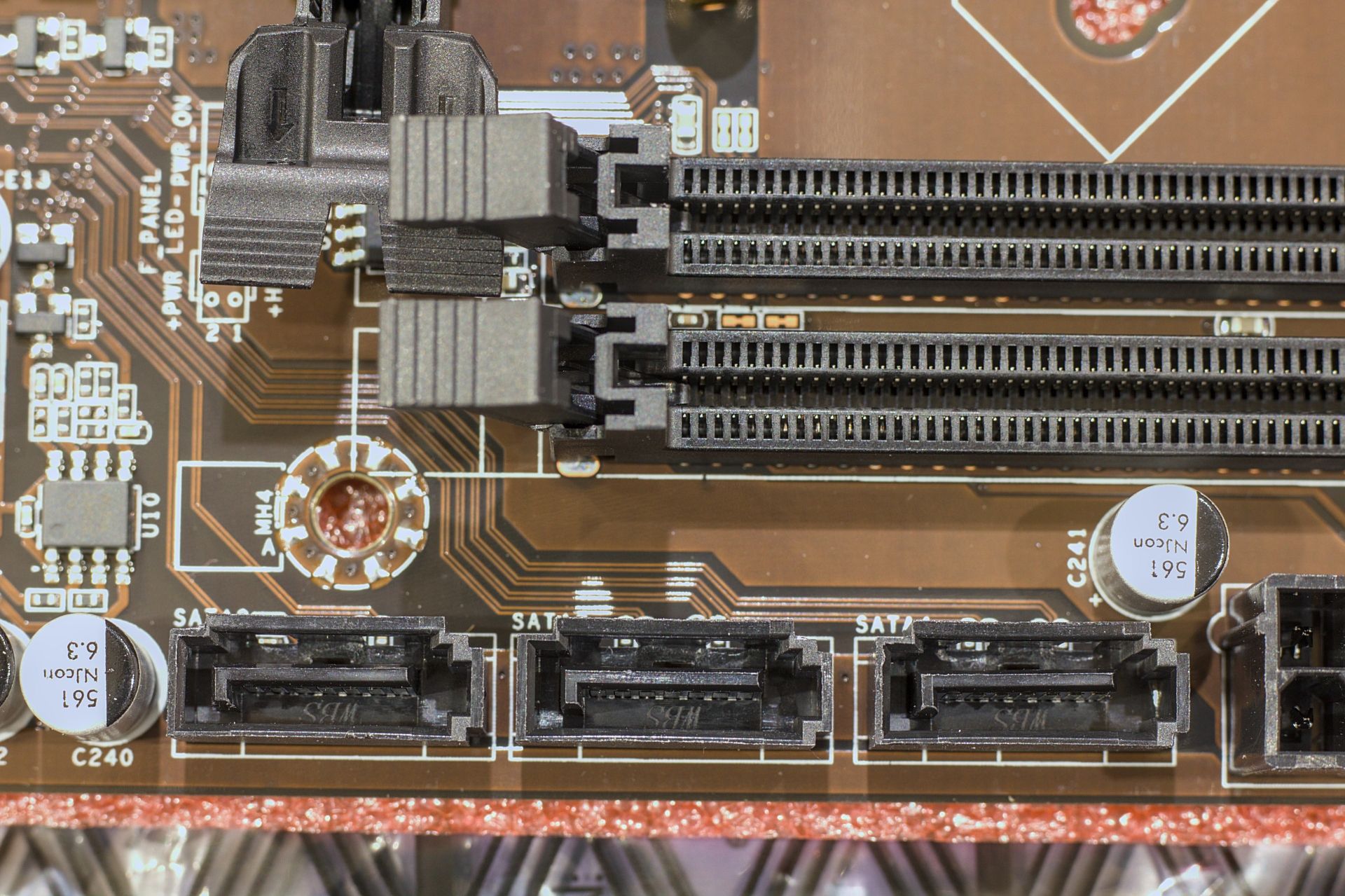 mb-sata.jpg