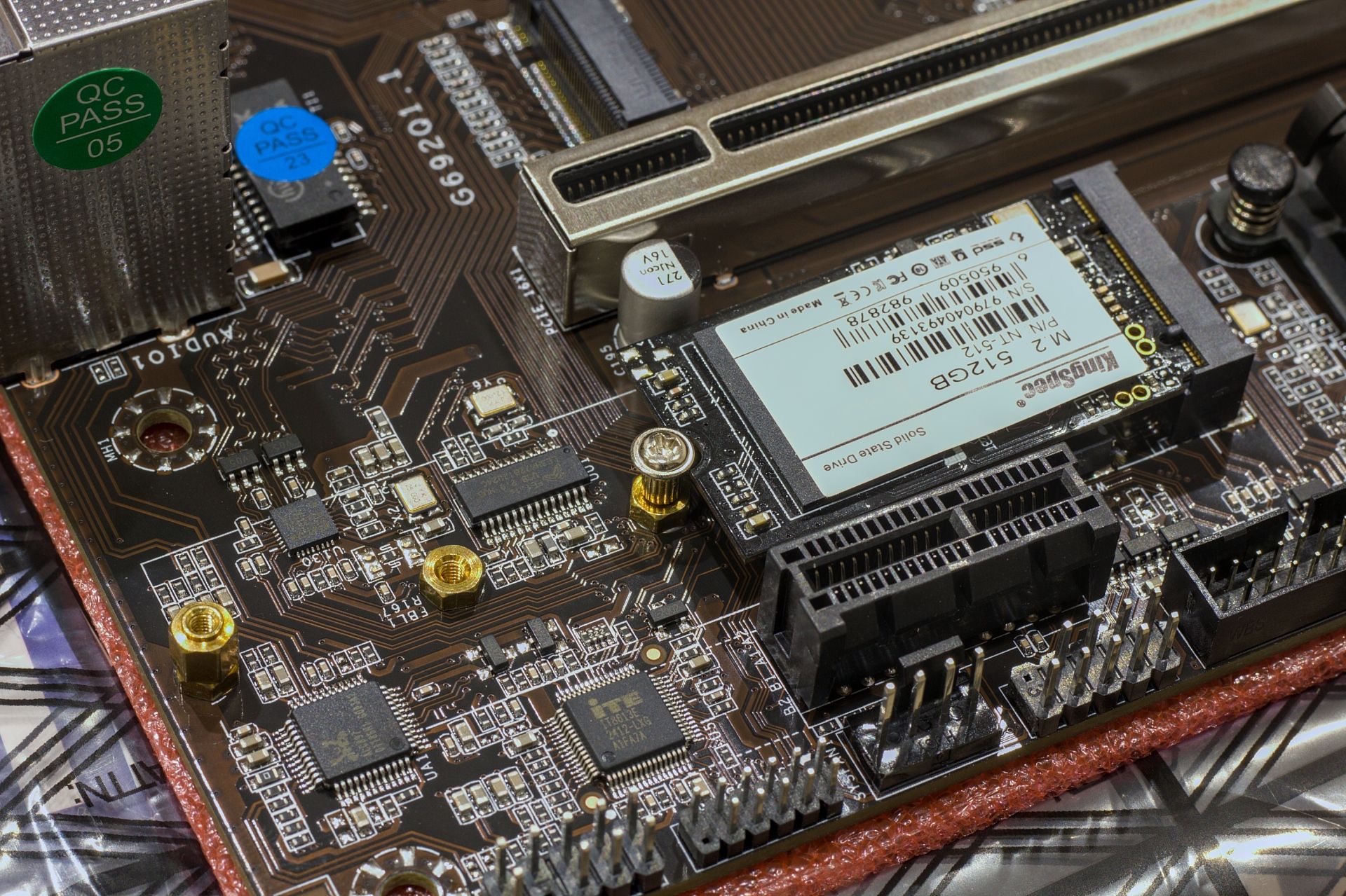 mb-ssd-dual-03.jpg