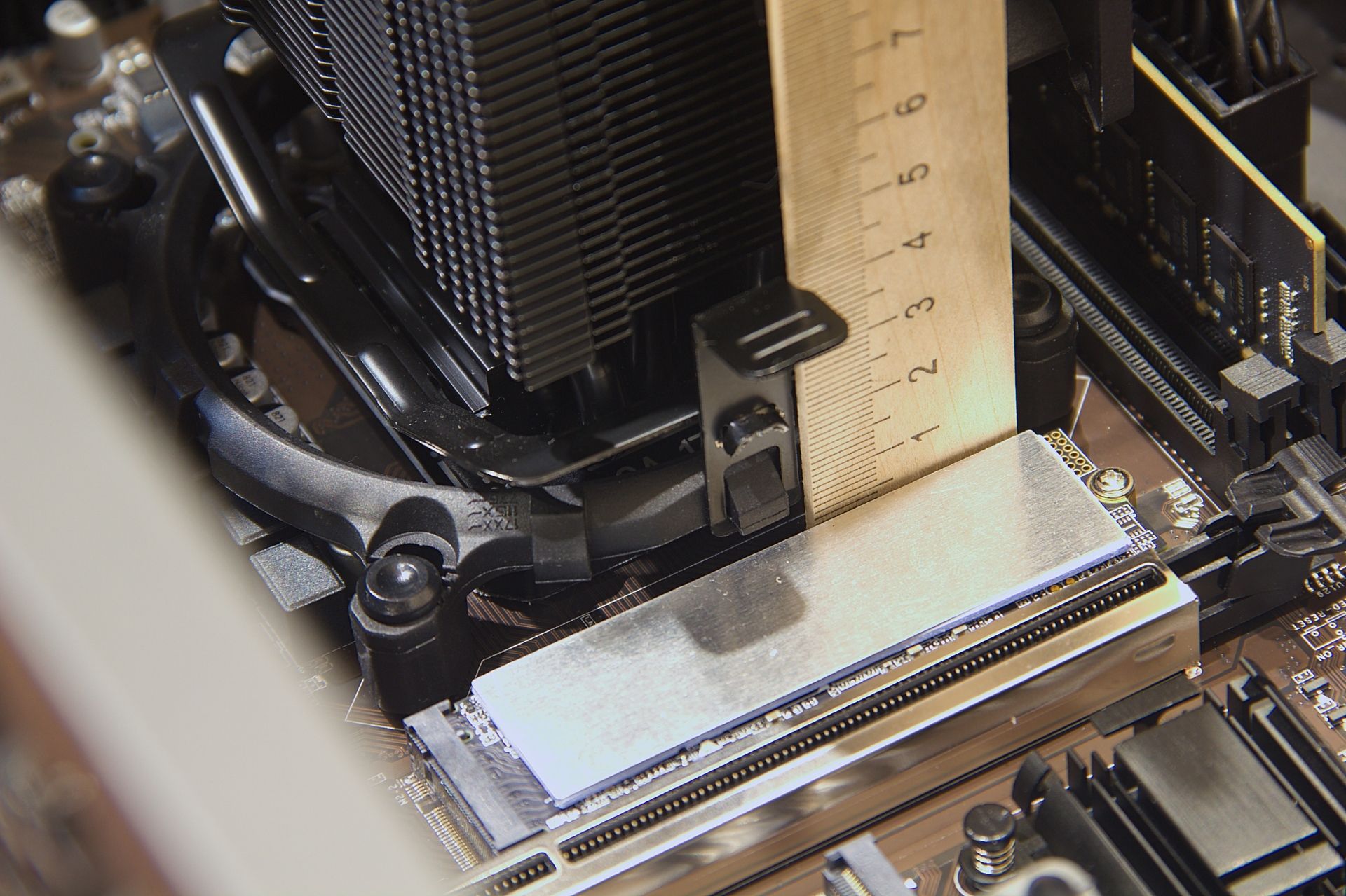 mb-ssd-nvme-02.jpg